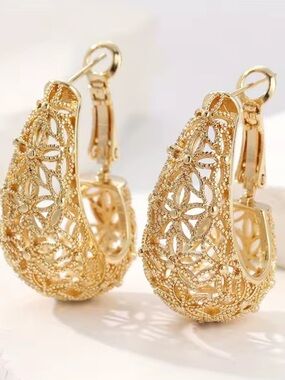 REVOLVE Gold Filigree Teardrop Hoop Earrings - Women Jewelry